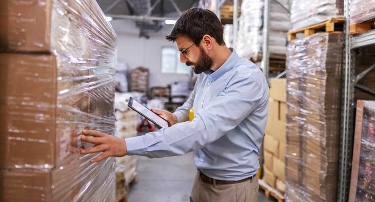7 Tips for Wholesale Inventory Management manager checking pallets in warehouse